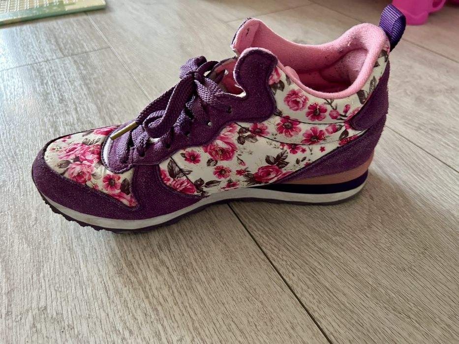 Vand  Skechers marimea 38