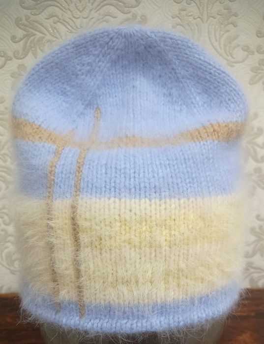 Вязаная шапочка голубая