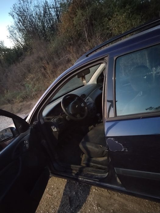 Vând ford focus 1.6 benzina pentru câmp