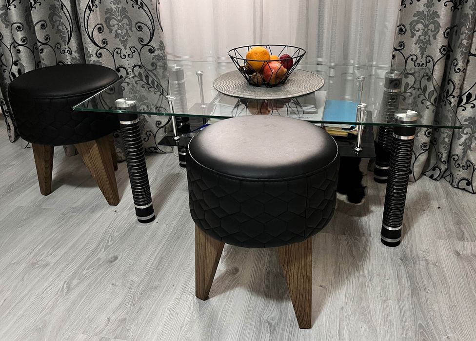 Măsuță de cafea din sticlă securizată+ 2 tabureți.
