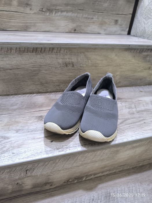 Skechers 37-38laga toʻgʻri keladi