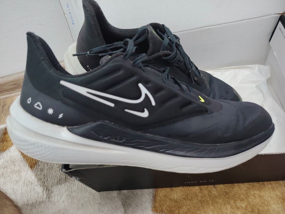 Nike winflo shield(asemănător gore-tex)