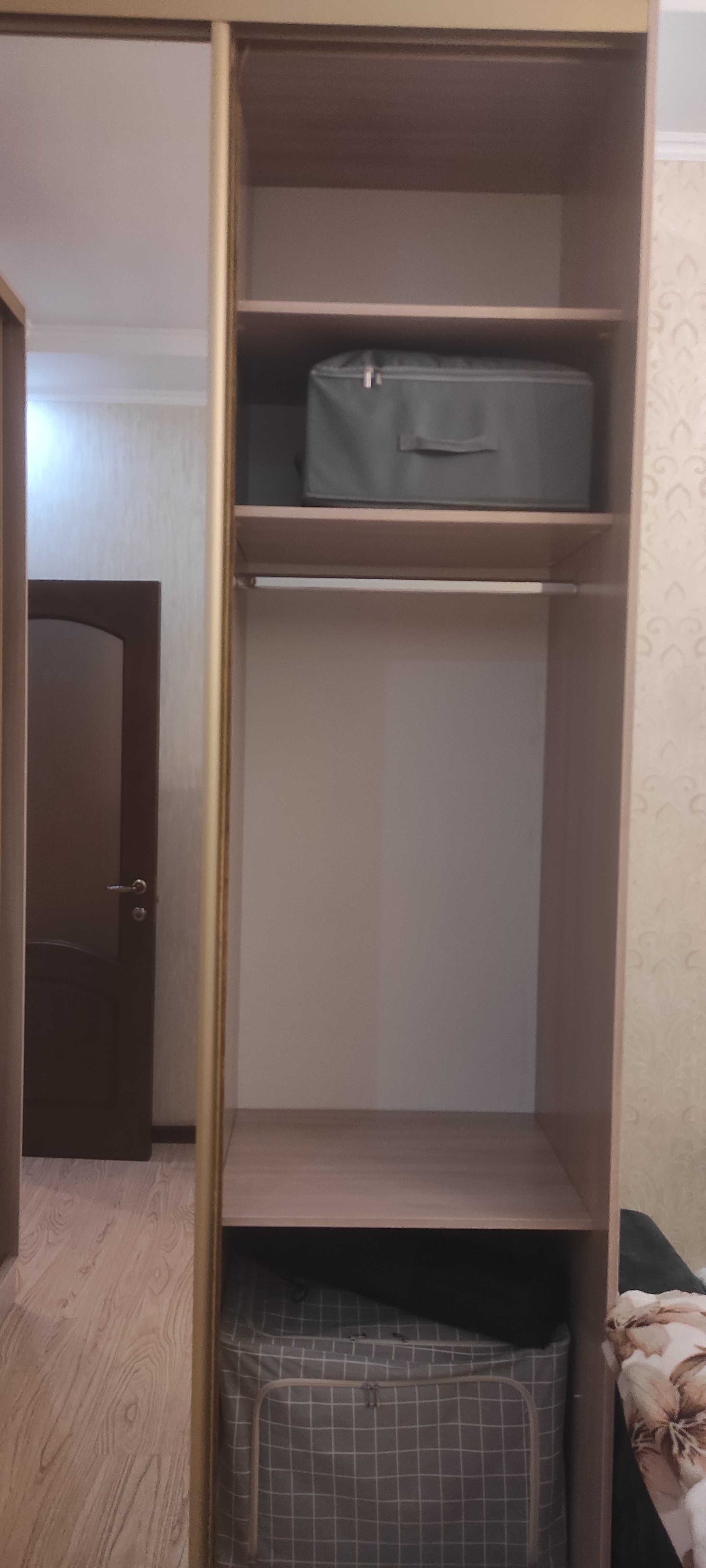 Продам шкаф-купе угловой