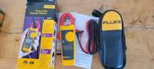 Multimetru Fluke 323, nou