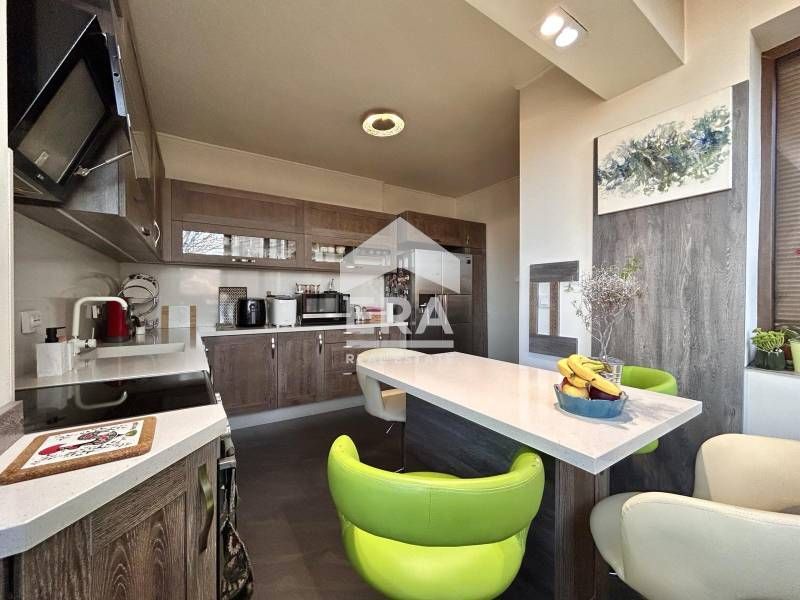 Продава се Тристаен апартамент в София, Център - 106 кв.м за 4057 €/кв.м - Снимка #4