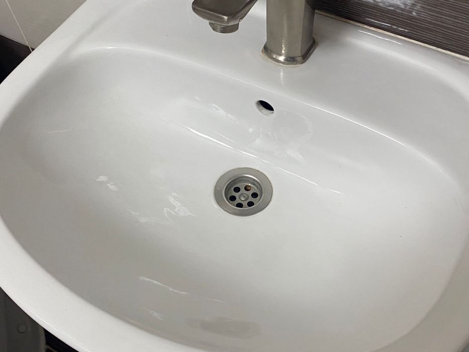 Продам шкаф для ванную комнату и раковину