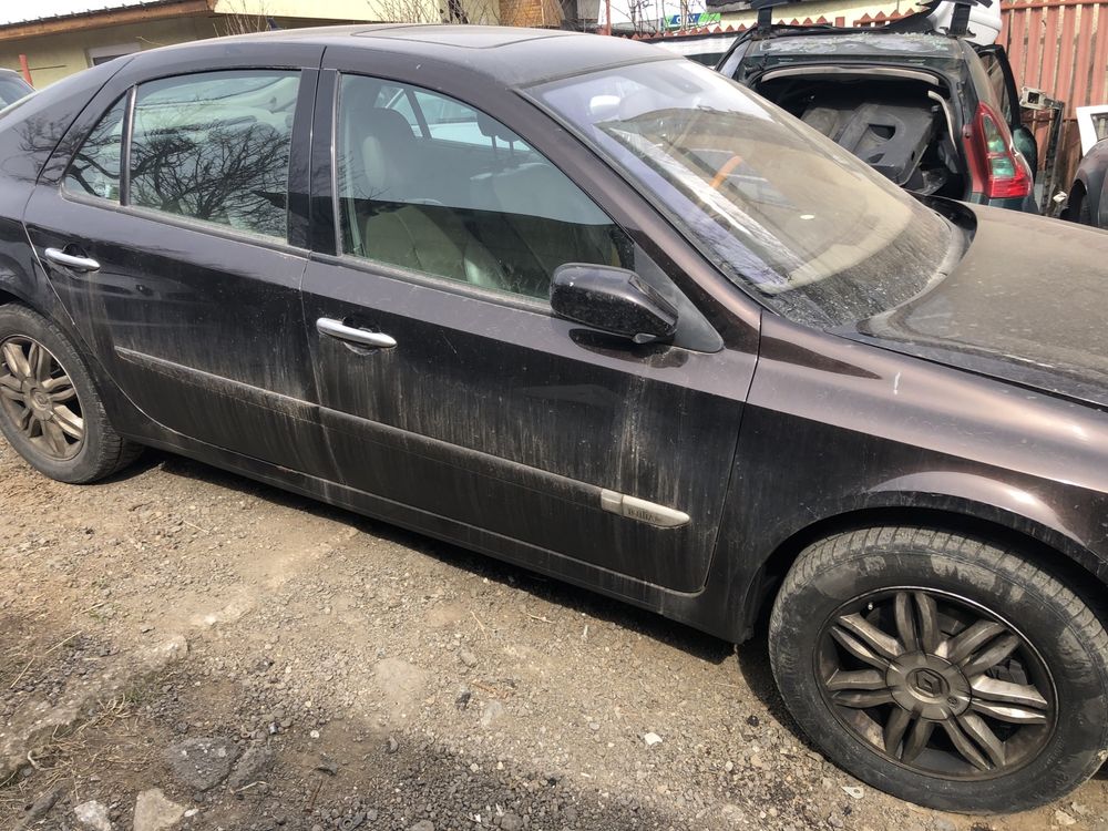 Dezmembrez Renault Laguna 2 2.2 diesel 2005-2009 facelift