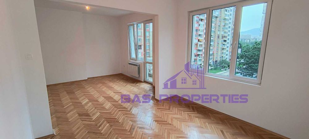 Продава се Тристаен апартамент в София, Център - 84 кв.м за 2798 €/кв.м - Снимка #11