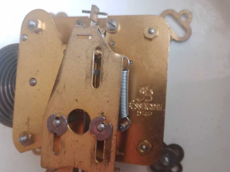 Ceas de perete cu pendul - mecanic cu rama ceramica Marea Britanie .