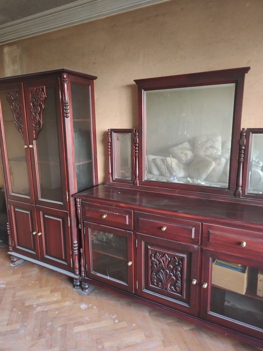 Два дървени скрина