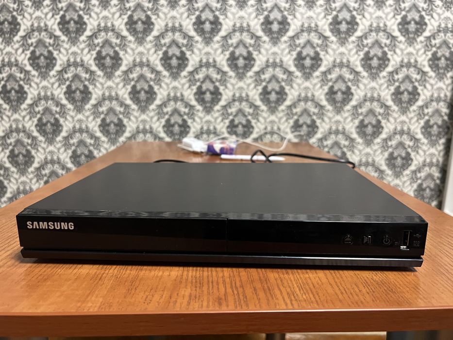 DVD-проигрыватель Samsung E360, с usb.