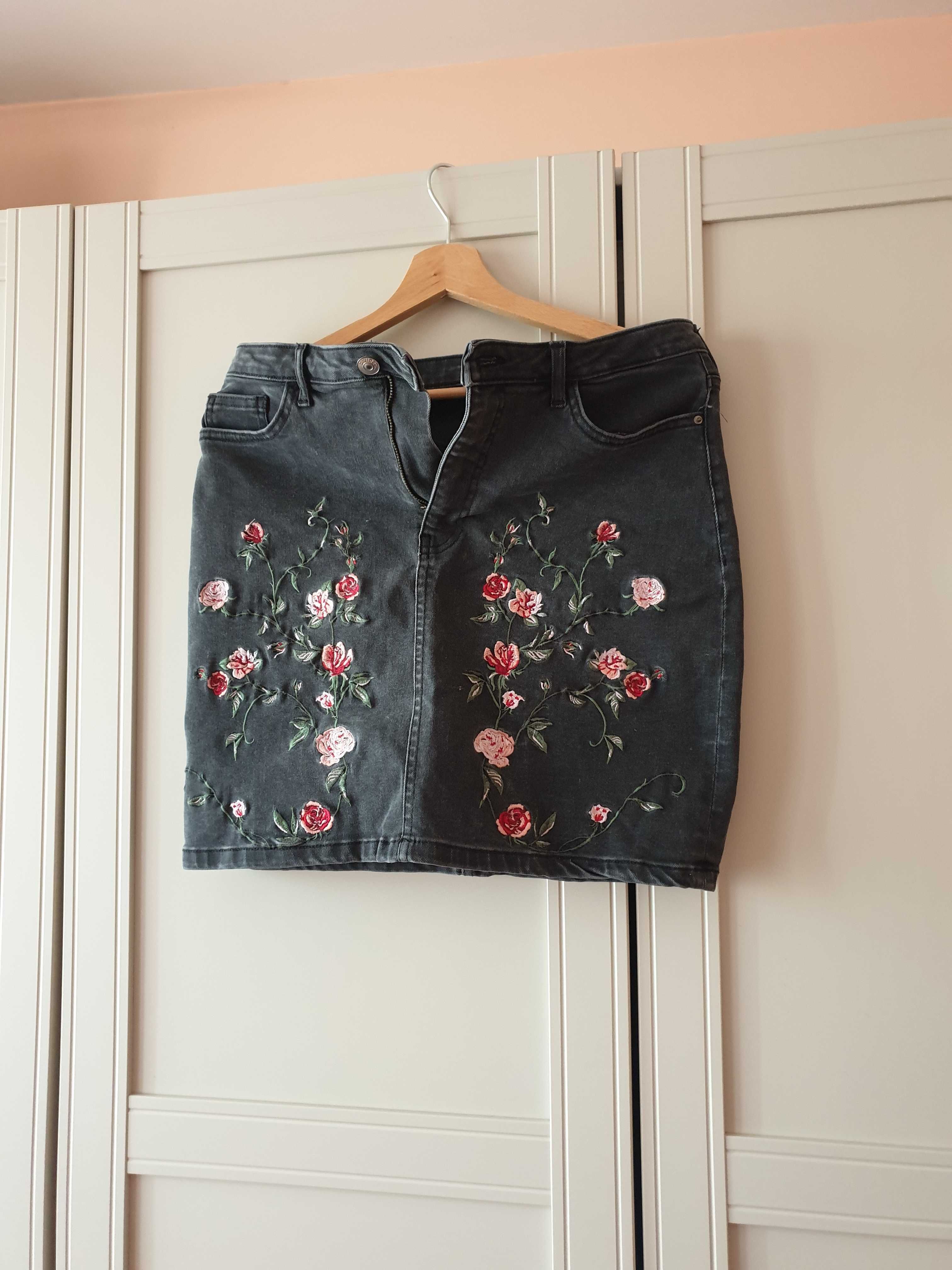 къса дънкова рокля с бродерия H&M размер 38