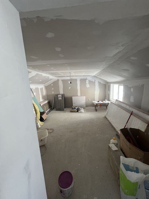 Ocazie!! Casă compusă din apartament + garsonieră, cu intrări separate