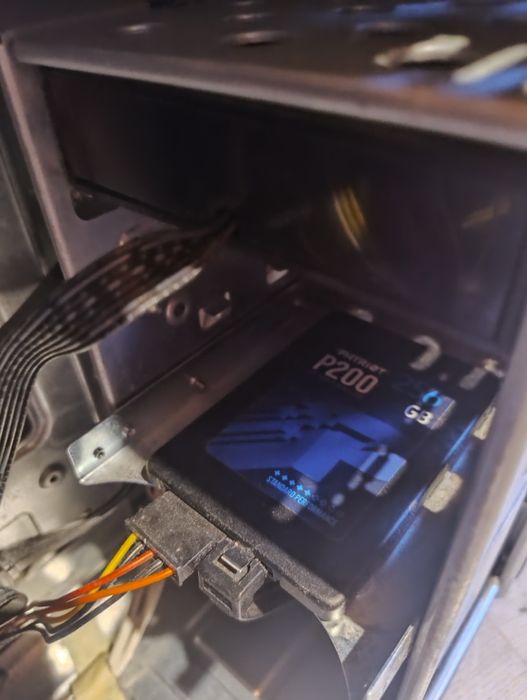 Vând calculator pe părți sau întreg