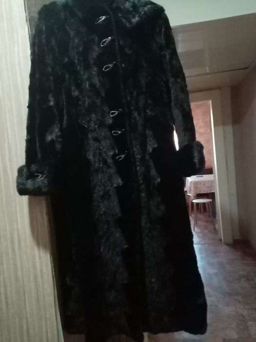 Продам норковую шубу размер примерно 48 из кусочков находится в бензос