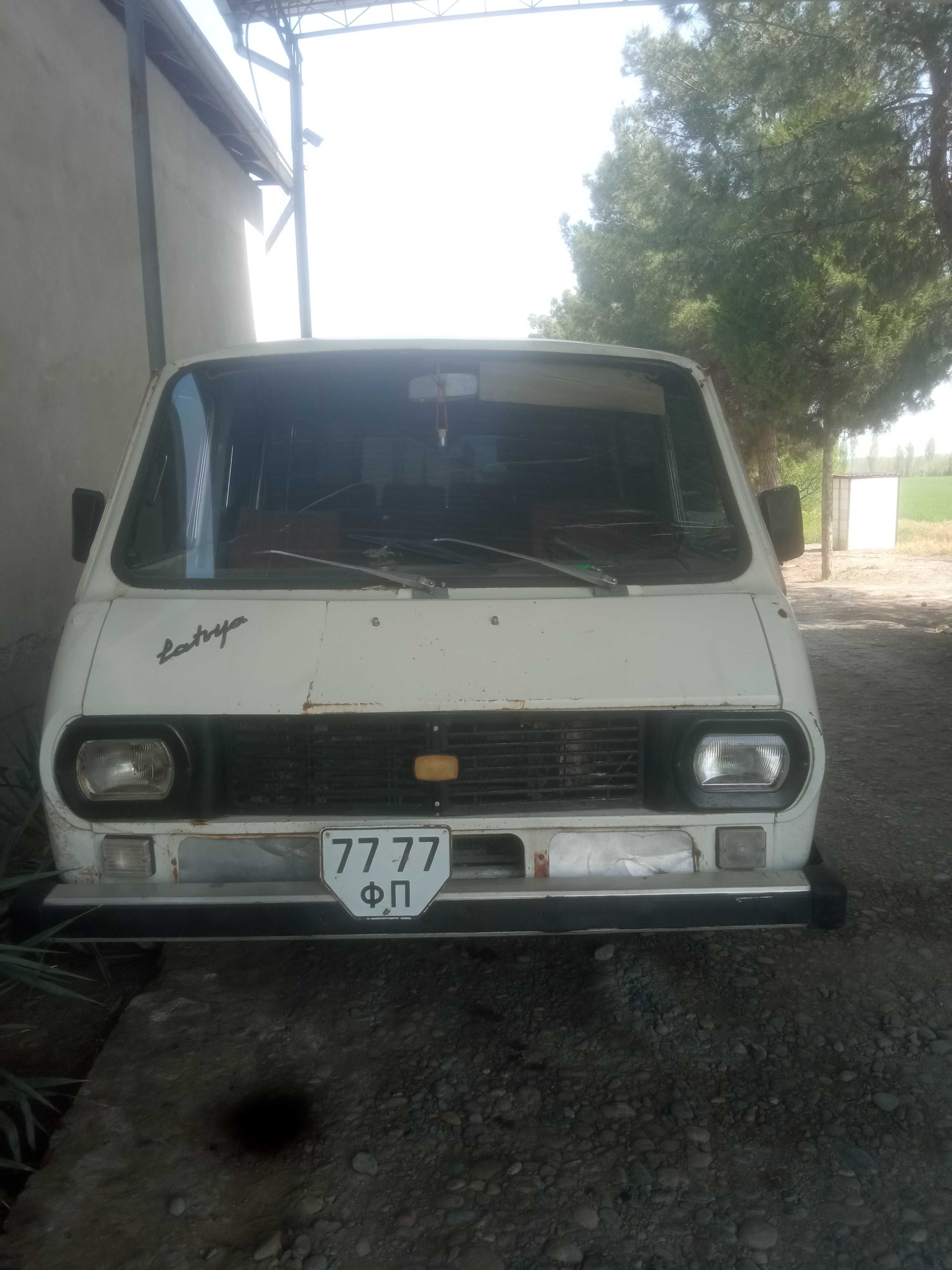 Mashina raf sotiladi radnoy chirik joyi yoq  radnoy puli2000ming$