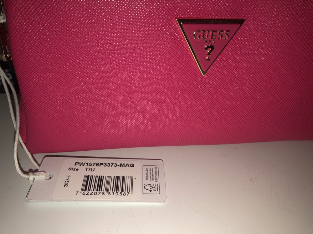 Оригинален несесер Guess