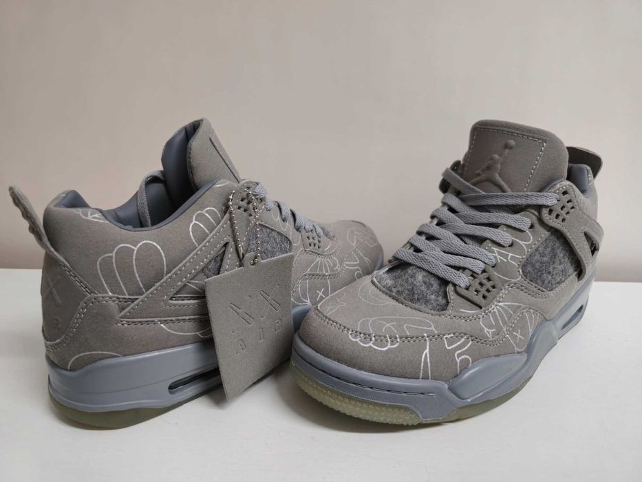 Jordan 4 x Kaws marimea 41 , 42 , 43