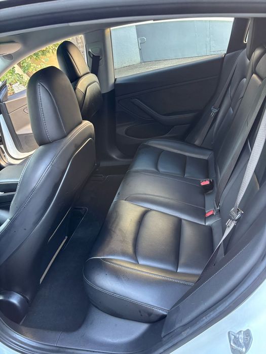 Наем на Tesla Model 3 2019