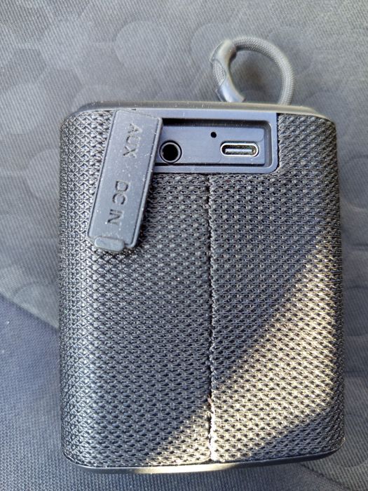 Vând boxa bluetooth