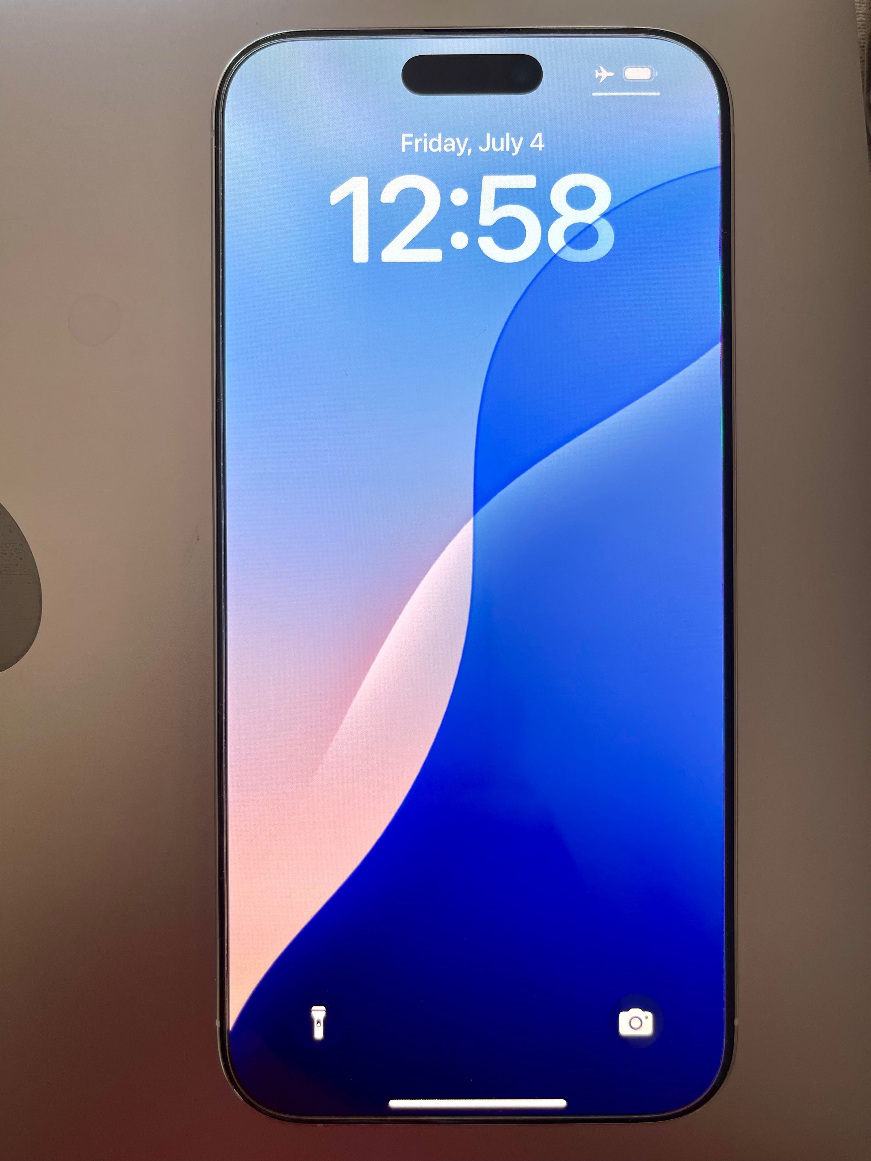 iPhone 16 Pro Max 256GB 1800лв -
Отключен, Като Нов + Аксесоари