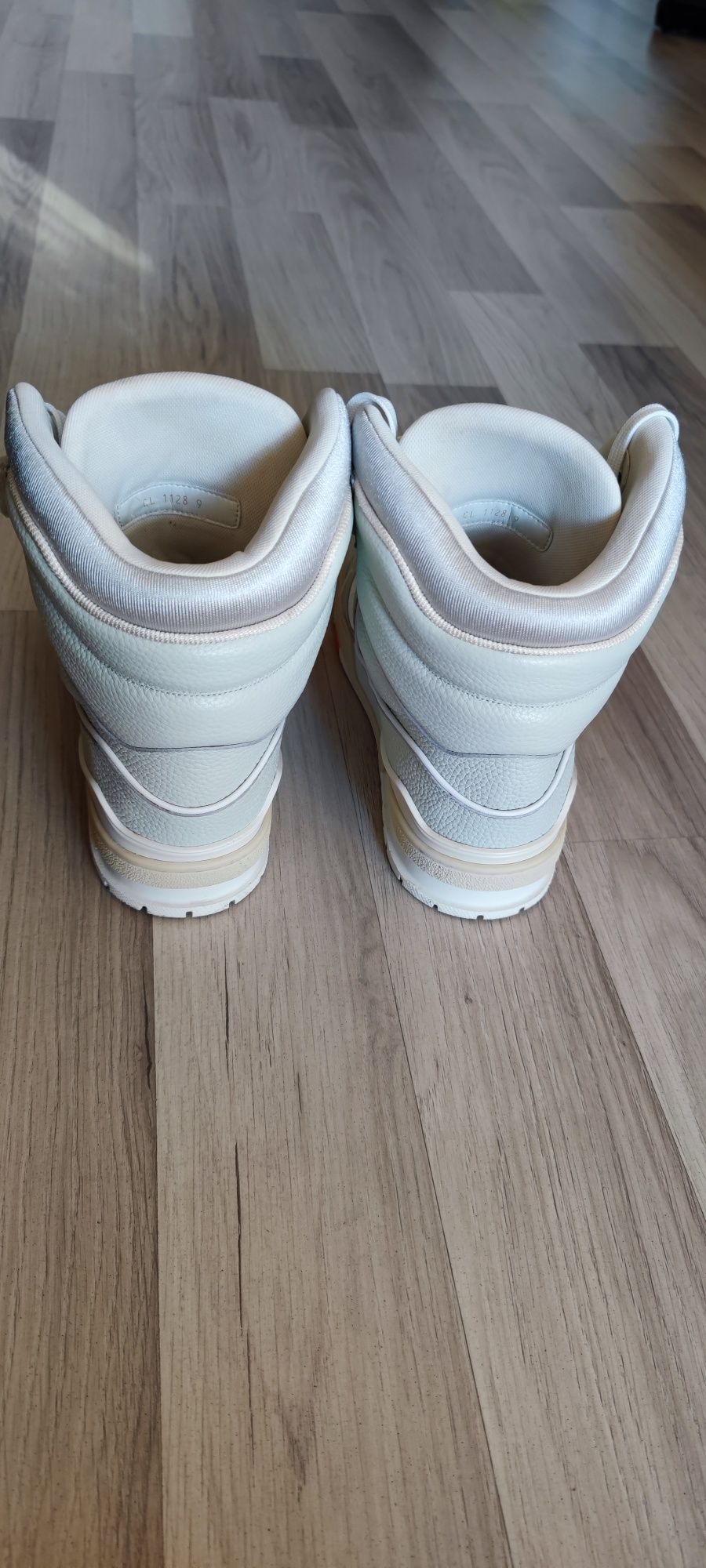 Vând high trainers Louis Vuitton 408