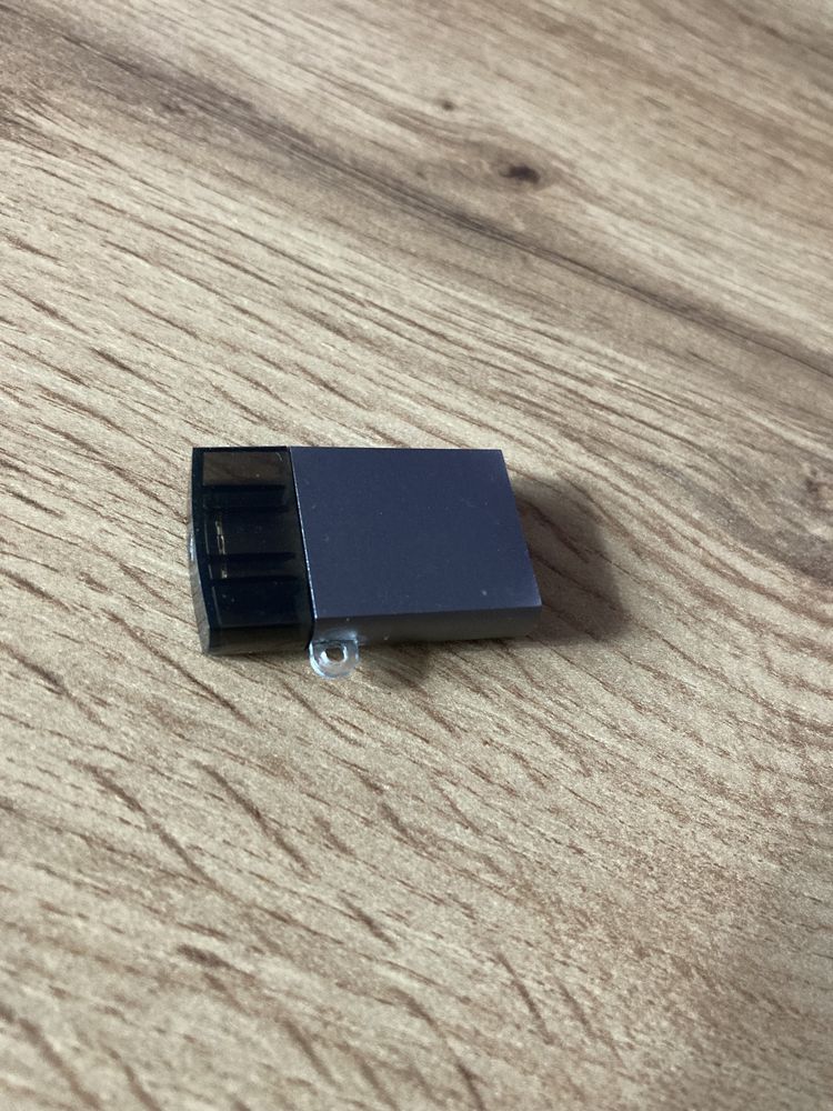 usb-c адаптер+ 1 тб флашка
