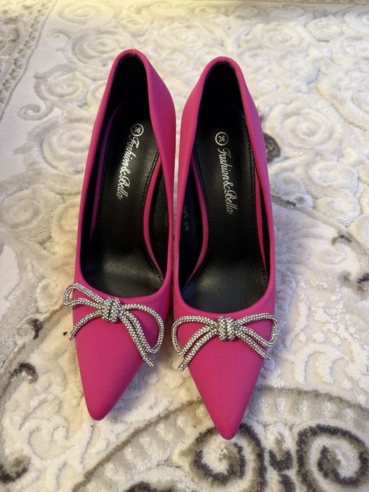 Pantofi noi marimea 36 roz