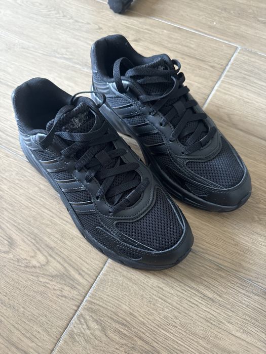 Adidas кроссовки 39 размер
