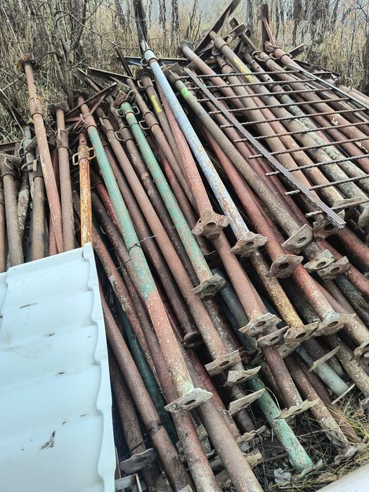 Popi metalici și panouri doka