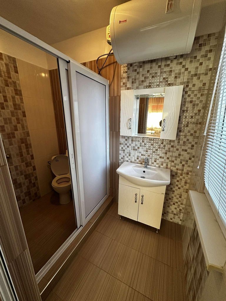 Дава се под наем Етаж от къща в Варна, Цветен квартал - 65 кв.м за 425 € - Снимка #7