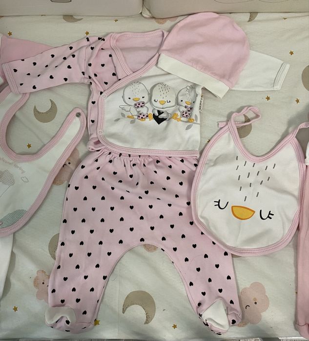 Комплект за новородено, ръкавички, терлички и шапки