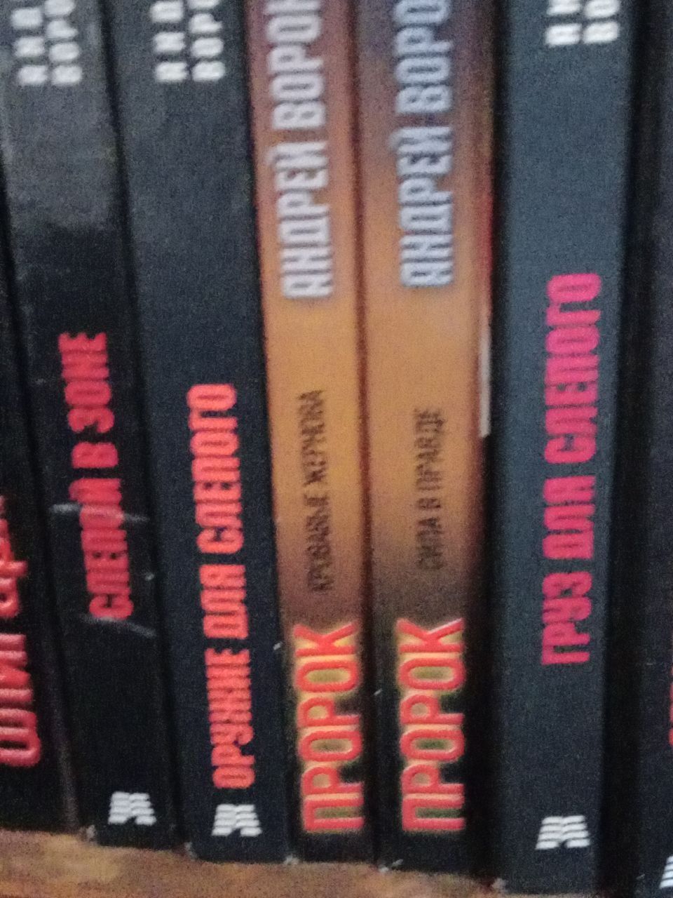 Продаются книги.