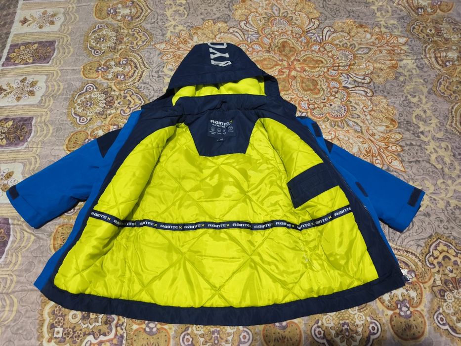 Vând geacă băieți și cămașă