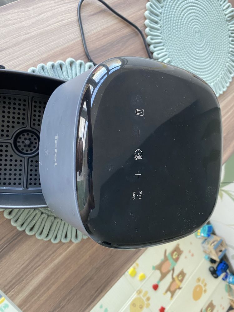 Tefal Friteuză cu aer 3l negru