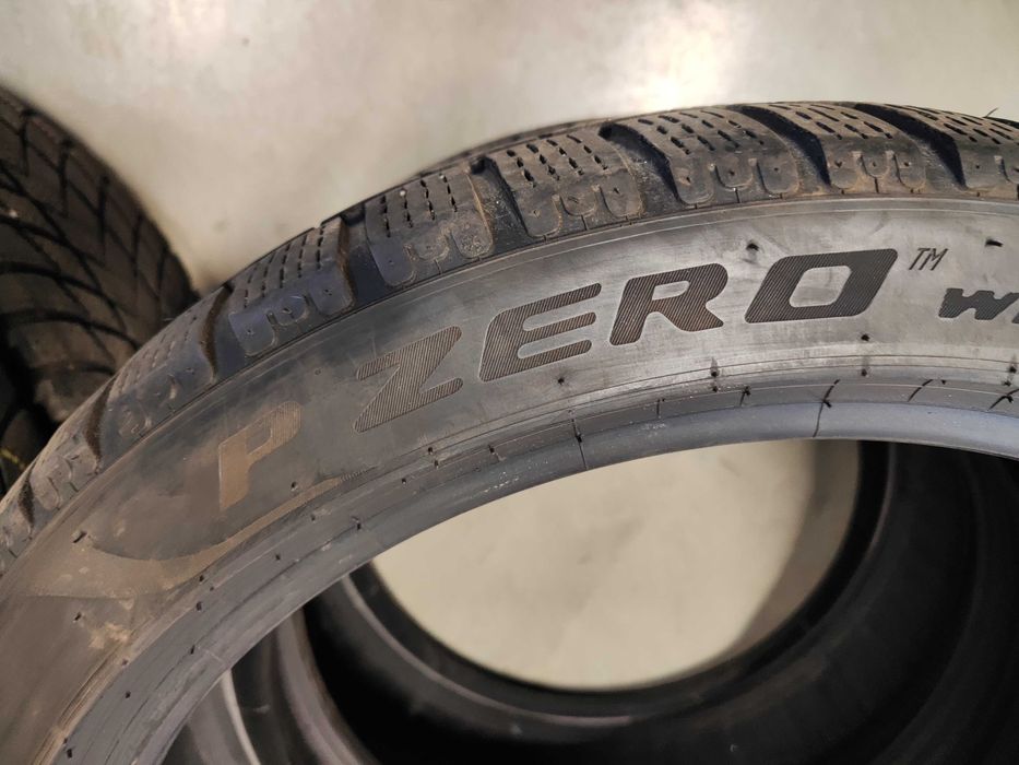 2бр. зимни гуми 245/40/19 Pirelli