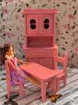 Mobilier din lemn, merge pentru păpuși Barbie, este nou