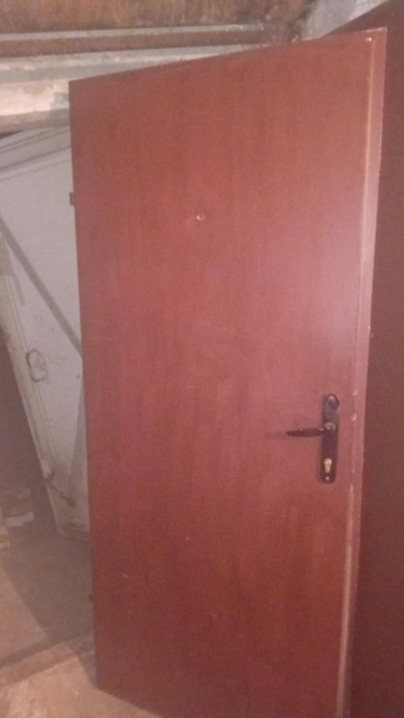 Метална външна врата