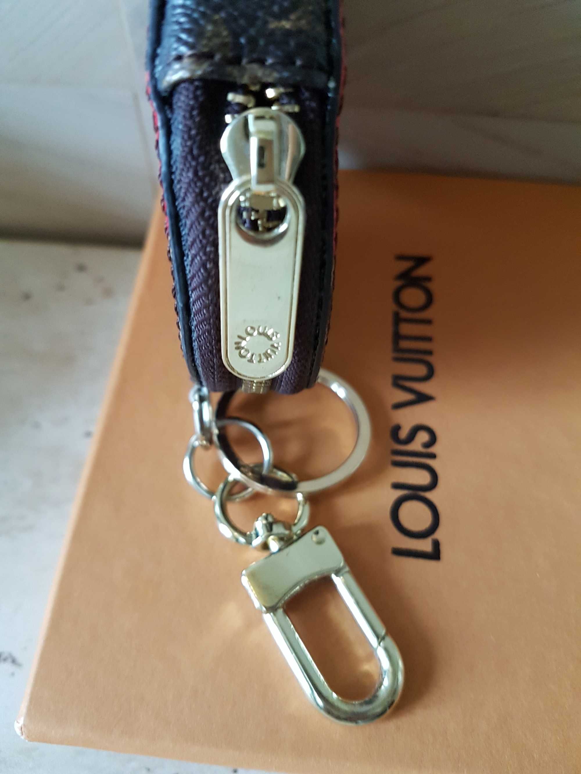 portofel/breloc/accesoriu pentru geanta Louis Vuitton, nou in cutie