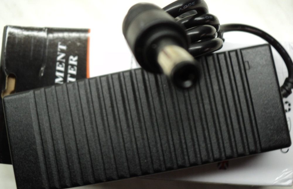 Incarcator-Alimentator Laptop 12V 8A NOU