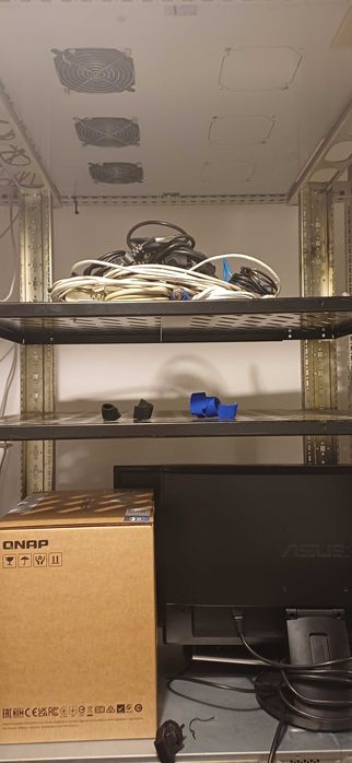 Vand rack metalic fara roti networking