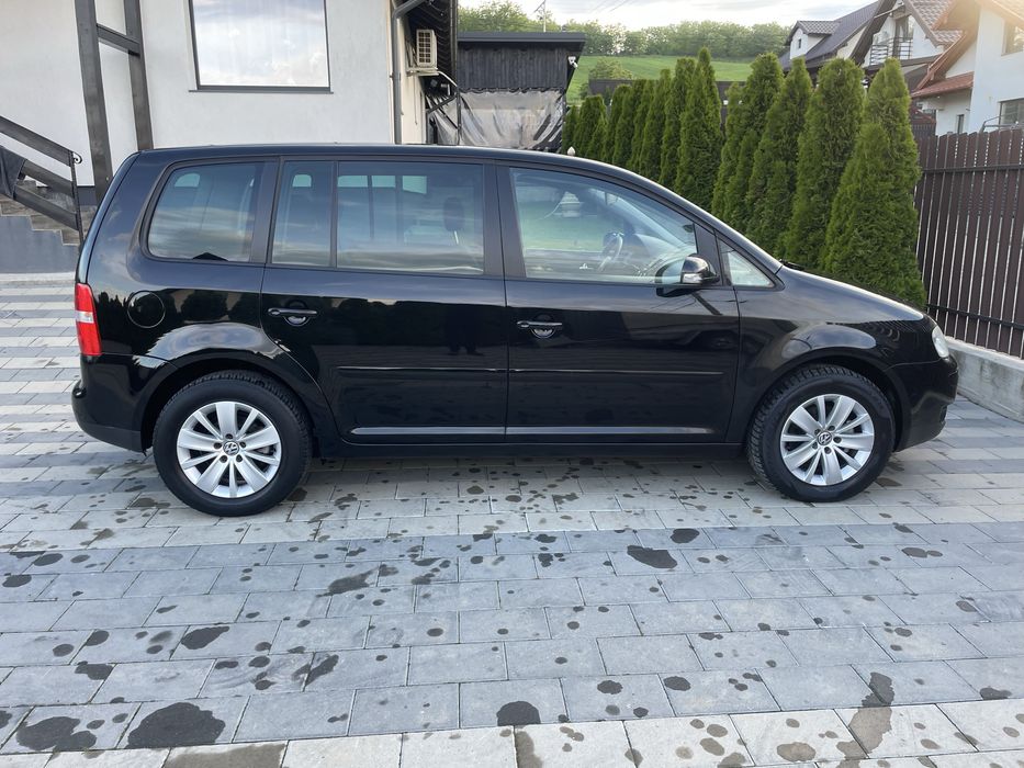 Volkswagen Touran 1,9 Diesel in 6 Trepte,Jante Aliaj,Geamuri Ionizate