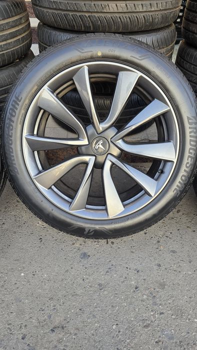 235/50/R20 Tesla moshinasining radnoy diska baloni