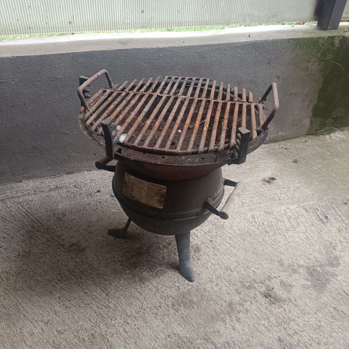 Vând grătar folosit f rar