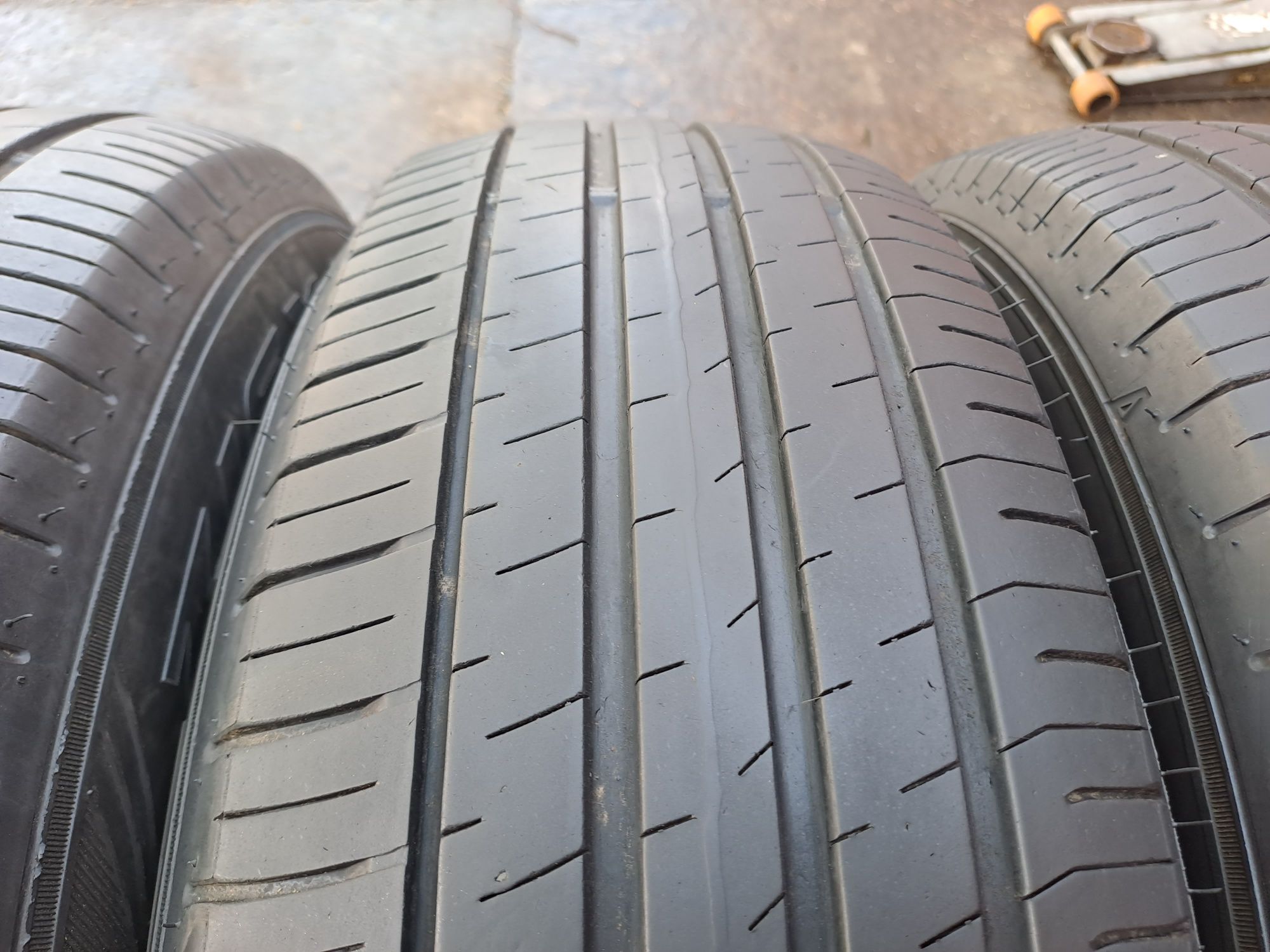 4бр. 205/70/16 Falken: Летни гуми за джип/ SUV
