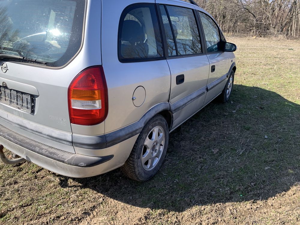 На части. Опел Зафира 2001 година, бензин, 116 конски сили, 1.8.