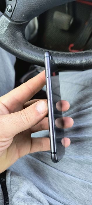 iPhone 8 64 в отличном состоянии