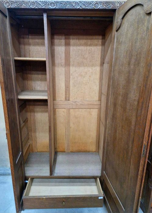 Трикрилен винтидж гардероб с разбовани мотиви