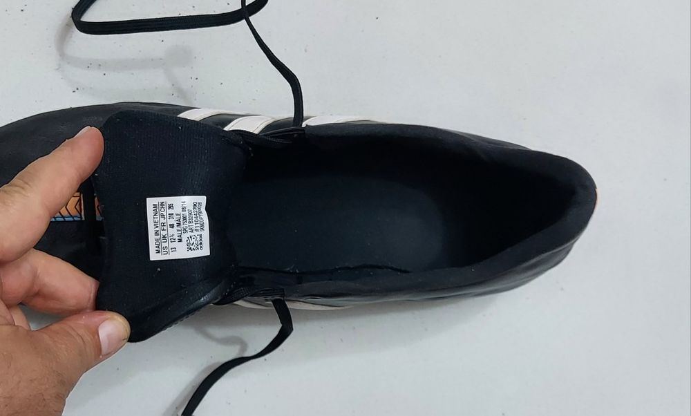 Ghete de fotbal ADIDAS 11 Nova crampoane pt. gazon iarbă, piele, nr 48