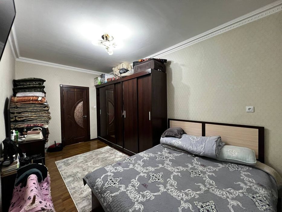 Продам чиланзар 1.  Трёх комнатная.  Высокопотолочка